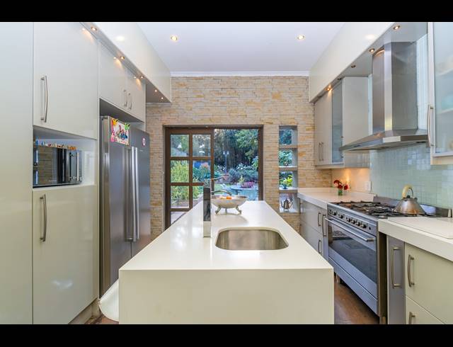 3 BEDROOM FREEHOLD FOR SALE IN NORTHCLIFF